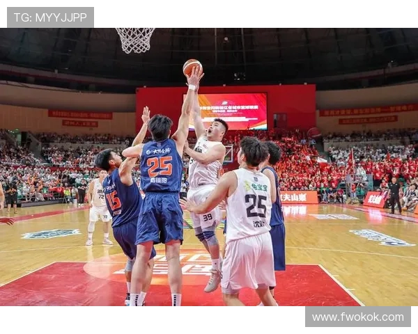 重庆篮球队的拼搏之路：城市联赛中的荣耀与挑战